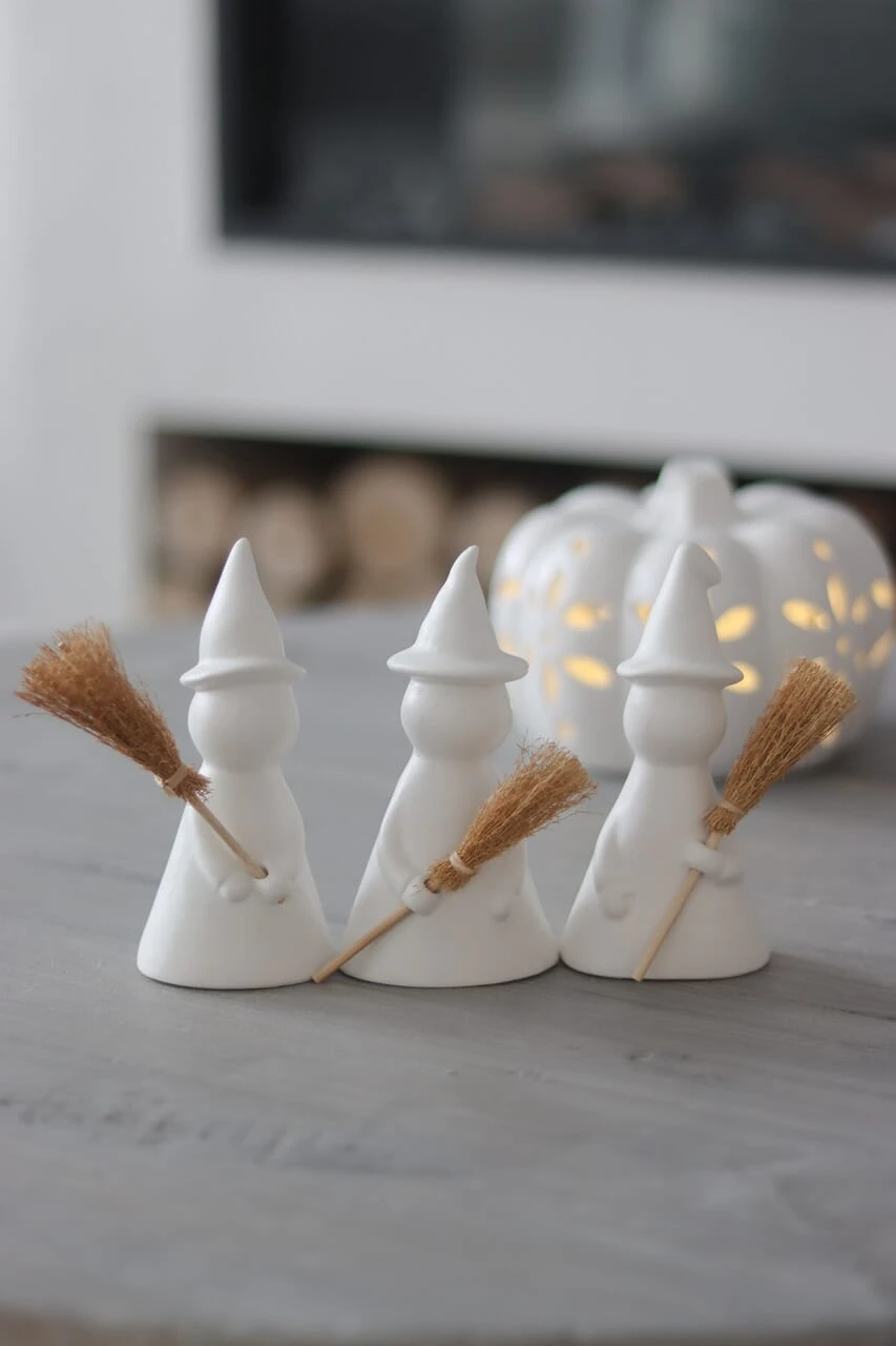 Ceramic Witches – Set Of 3 4 Ceramic Witches – Set Of 3 - Image 4
