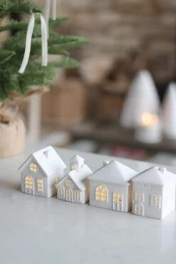 Set Of 4 Mini Winter LED Houses -Pretty Little Home 4mimage00053