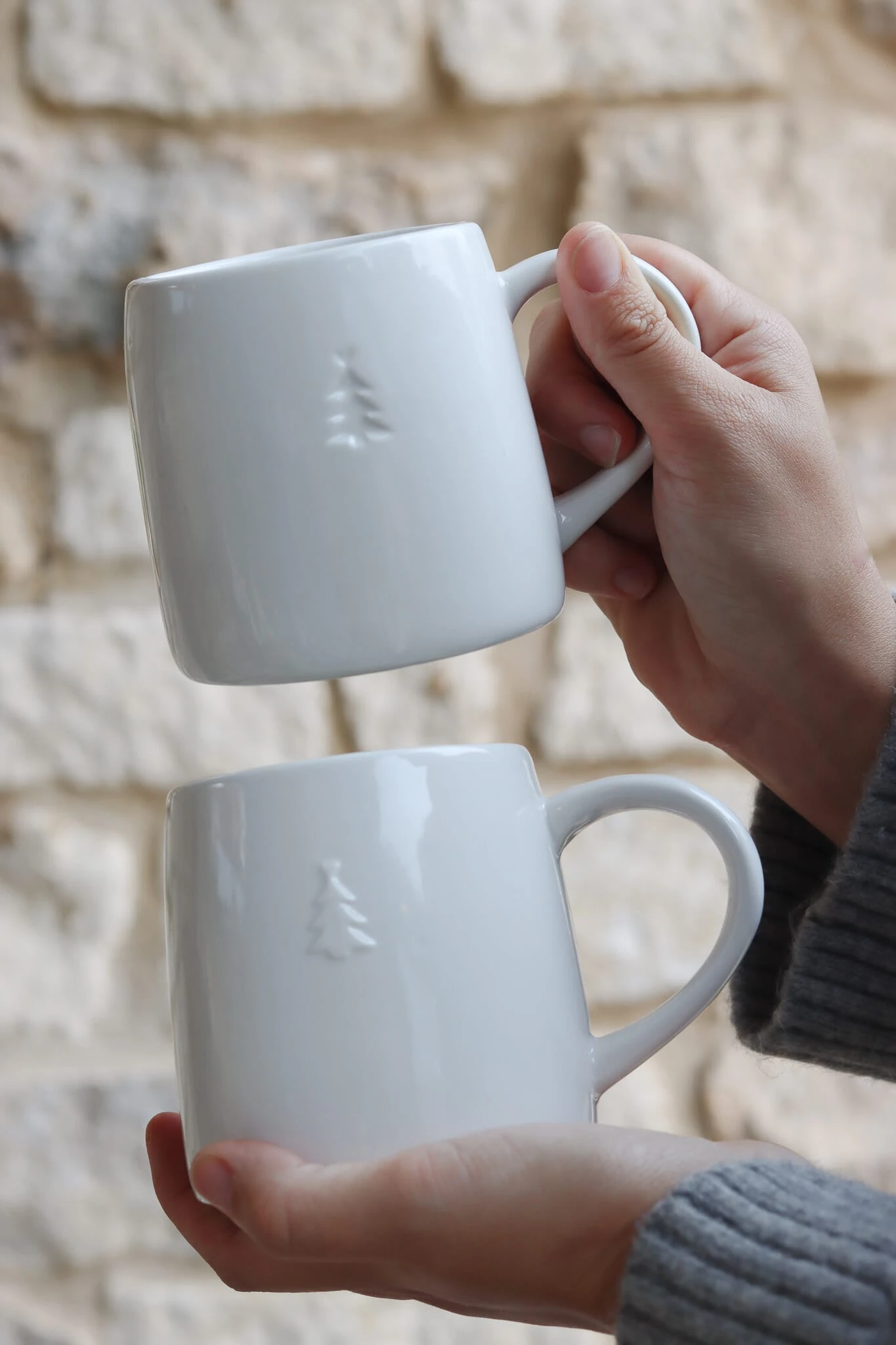 Set Of 2 Embossed Christmas Tree Mugs 2 Set Of 2 Embossed Christmas Tree Mugs - Image 2