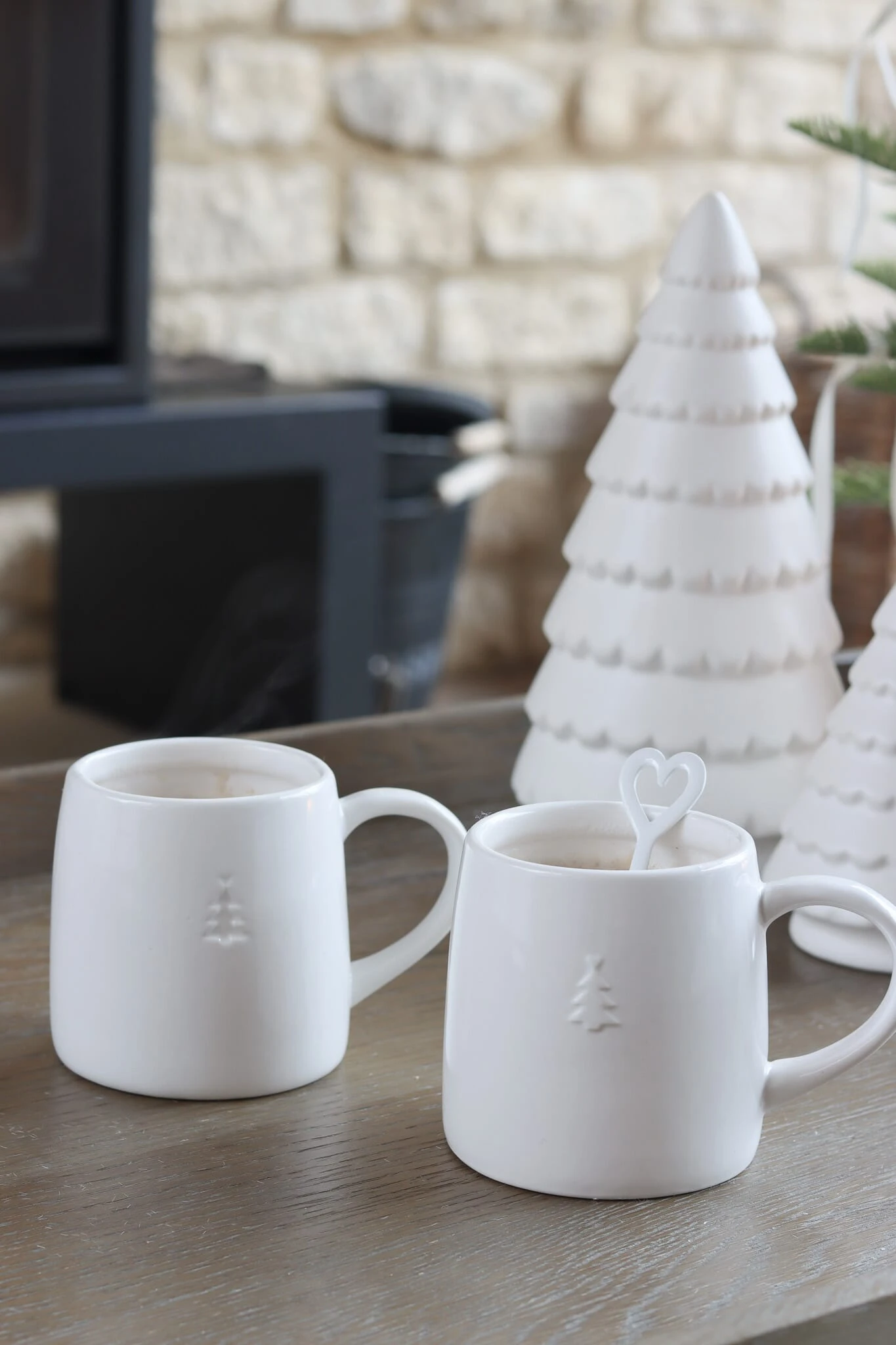 Set Of 2 Embossed Christmas Tree Mugs 4 Set Of 2 Embossed Christmas Tree Mugs - Image 4