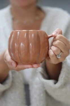 Large Pumpkin Mug – Mocha