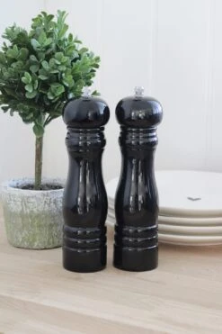 Black Salt & Pepper Mills – Classic Design