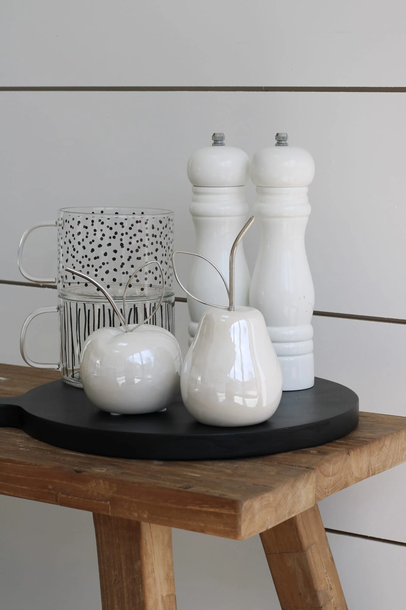 Round Black Chopping Board – Medium 3 Round Black Chopping Board – Medium - Image 3