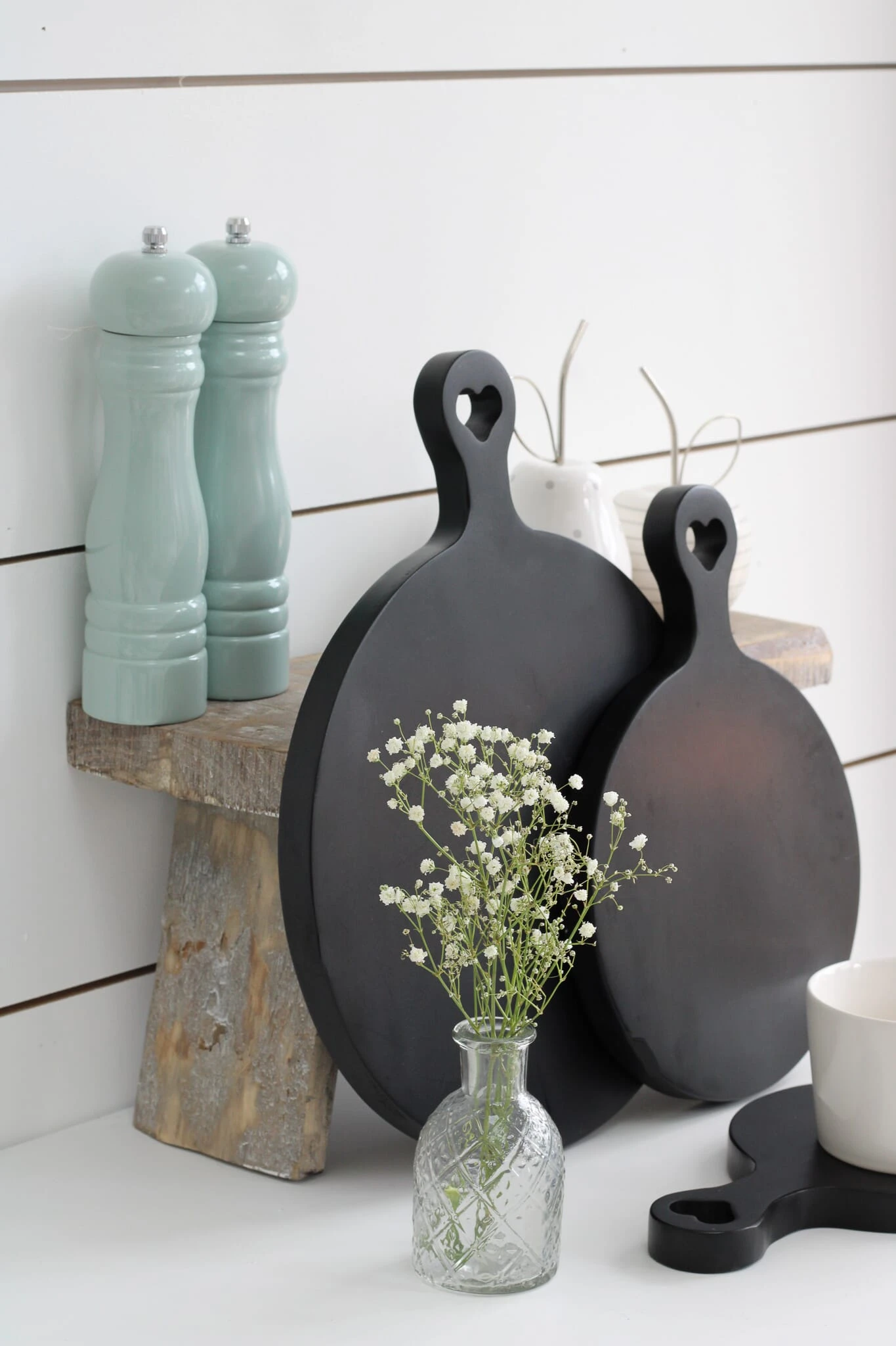 Round Black Chopping Board – Medium 7 Round Black Chopping Board – Medium - Image 7