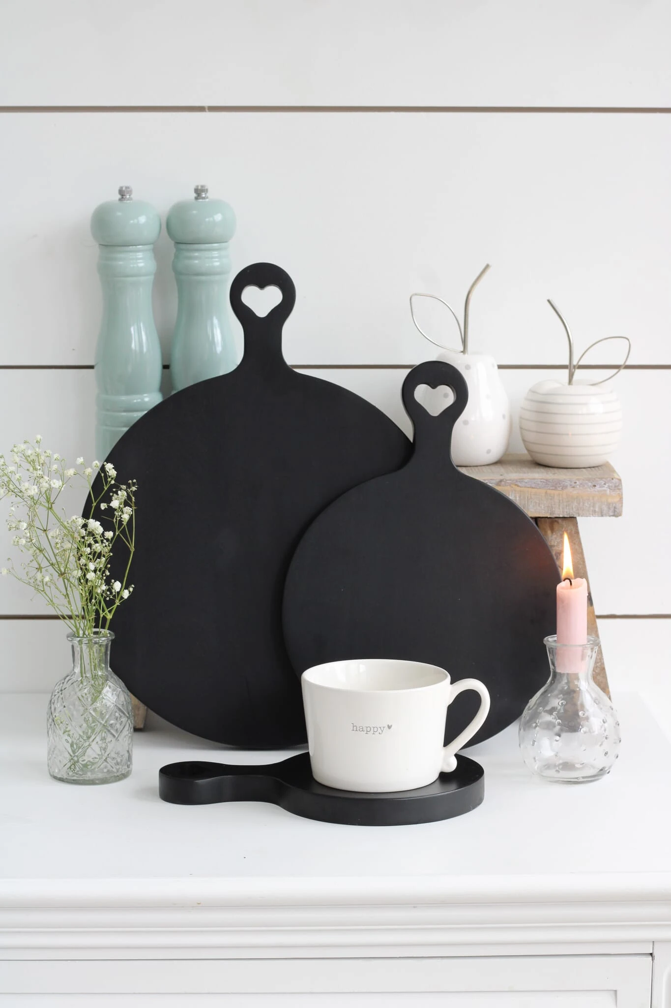 Round Black Chopping Board – Medium 2 Round Black Chopping Board – Medium - Image 2