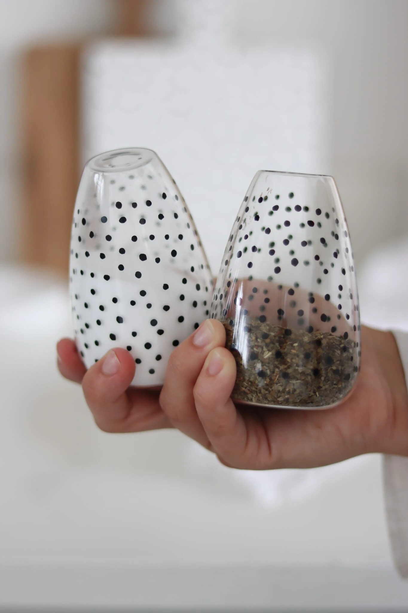 Glass Salt And Pepper Shakers/Black Polka Dot 1 Glass Salt And Pepper Shakers/Black Polka Dot
