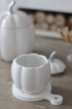 Round Wooden Coaster – Small White -Pretty Little Home IMG 4592