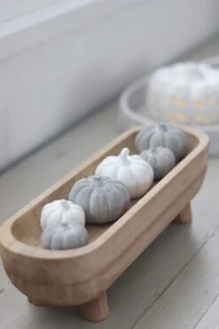 Paulownia Tray On Legs – Natural -Pretty Little Home IMG 5465 2