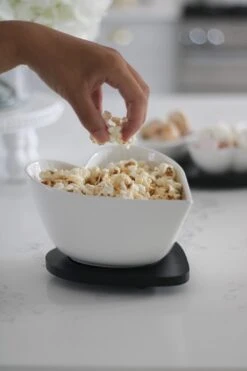 Heart Serving Bowl – Black -Pretty Little Home IMG 7178