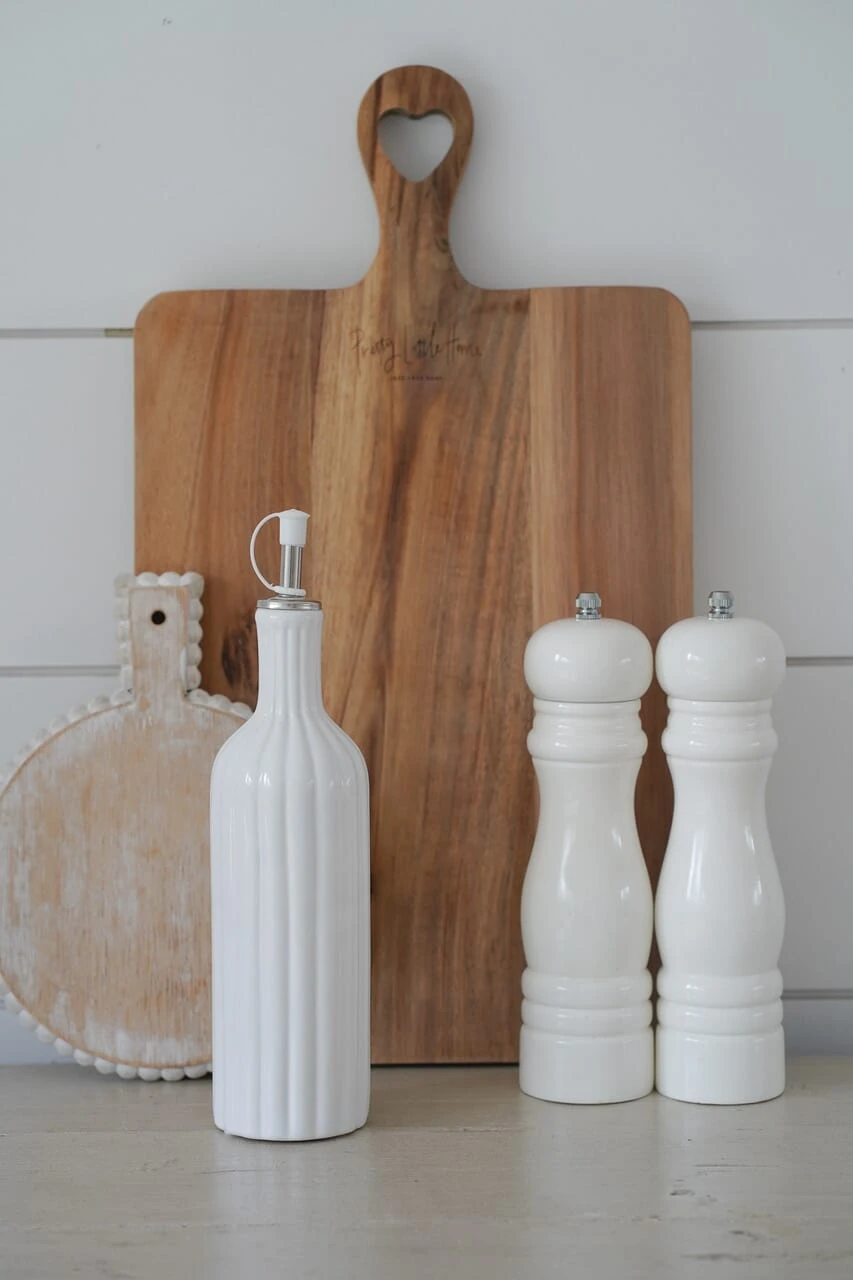 Ribbed Ceramic Oil Bottle 3 Ribbed Ceramic Oil Bottle - Image 3