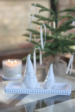 Set Of 2 Sitting Gonks -Pretty Little Home gkimage00037