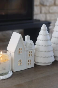 Large LED Winter House Style 3 -Pretty Little Home s3image00105