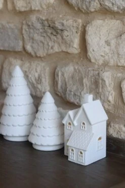 Large LED Winter House Style 4 -Pretty Little Home s4image00104