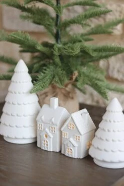 Scalloped Ceramic Christmas Tree – Small -Pretty Little Home stsimage00003