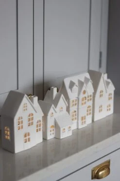 Large LED Winter House Style 1 -Pretty Little Home whimage00060